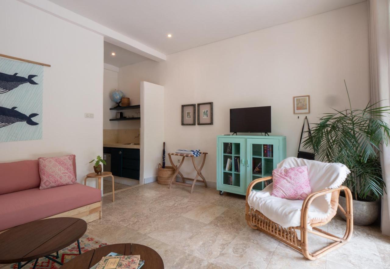 Kresna By The Sea By Kresna Hospitality Hotel เซมินยัค ภายนอก รูปภาพ