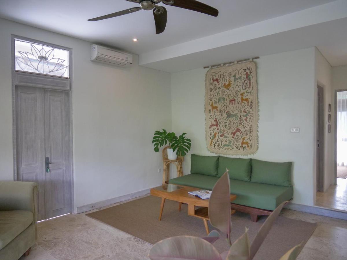 Kresna By The Sea By Kresna Hospitality Hotel เซมินยัค ภายนอก รูปภาพ