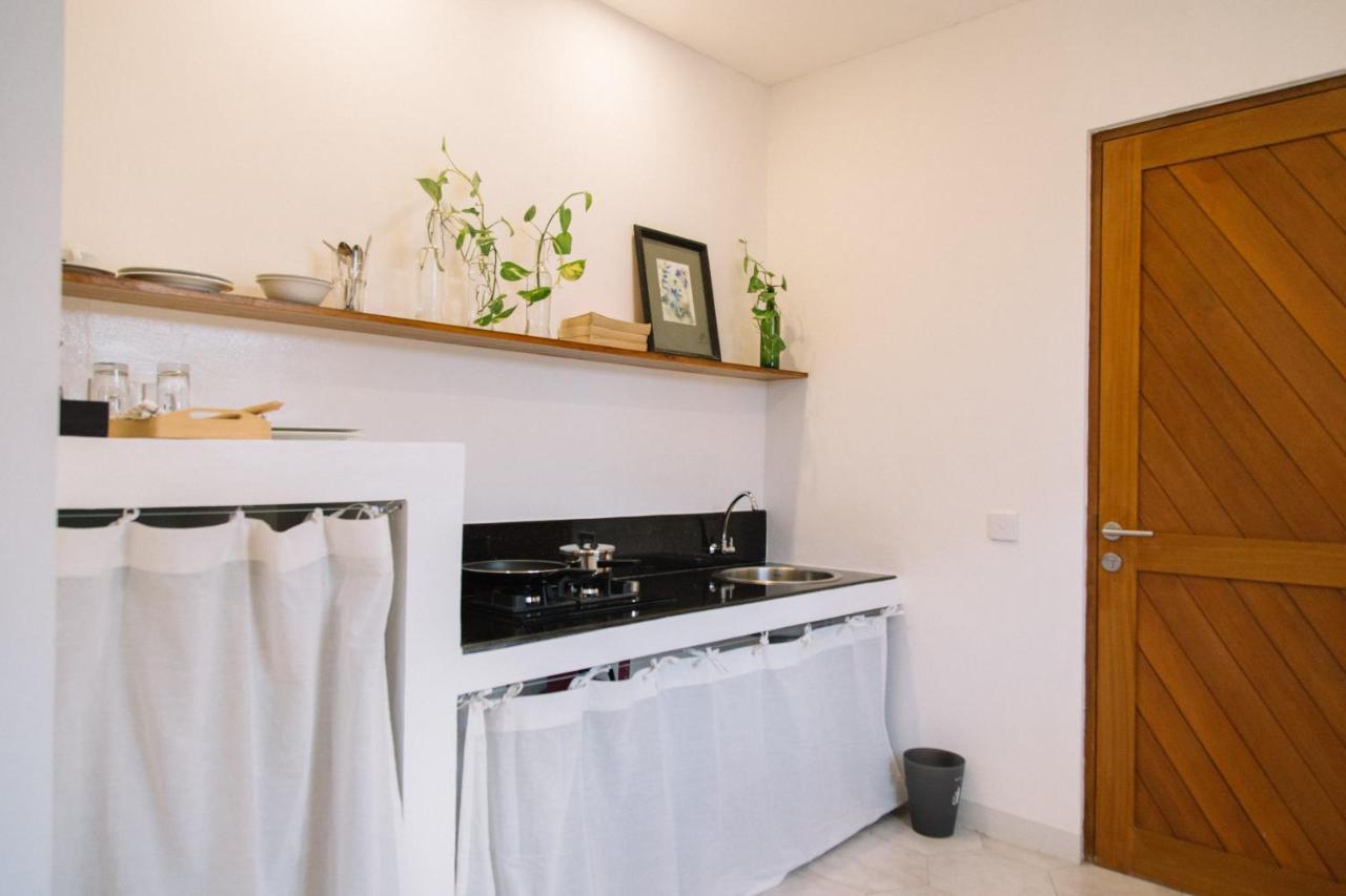 Kresna By The Sea By Kresna Hospitality Hotel เซมินยัค ภายนอก รูปภาพ