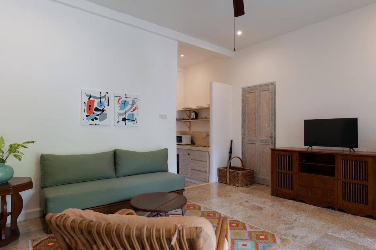Kresna By The Sea By Kresna Hospitality Hotel เซมินยัค ภายนอก รูปภาพ