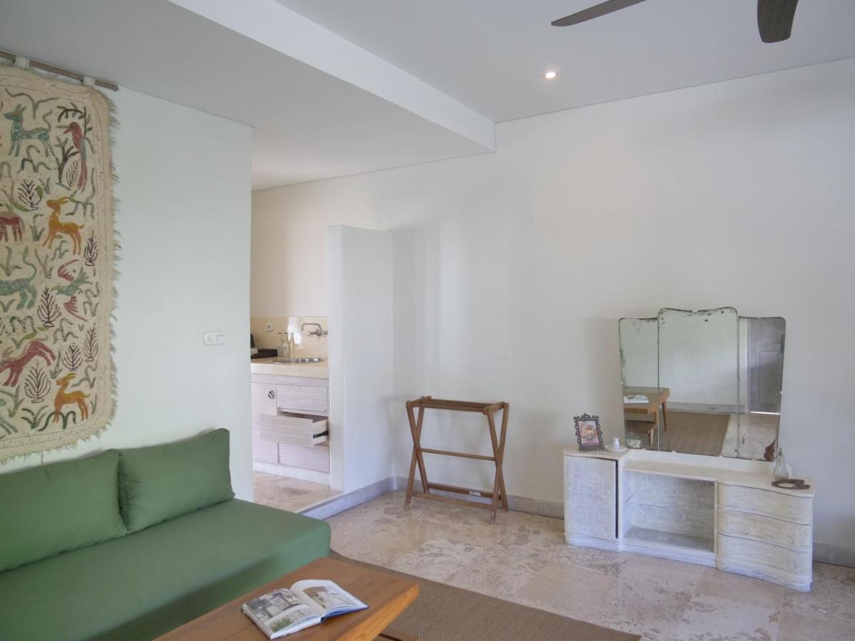 Kresna By The Sea By Kresna Hospitality Hotel เซมินยัค ภายนอก รูปภาพ