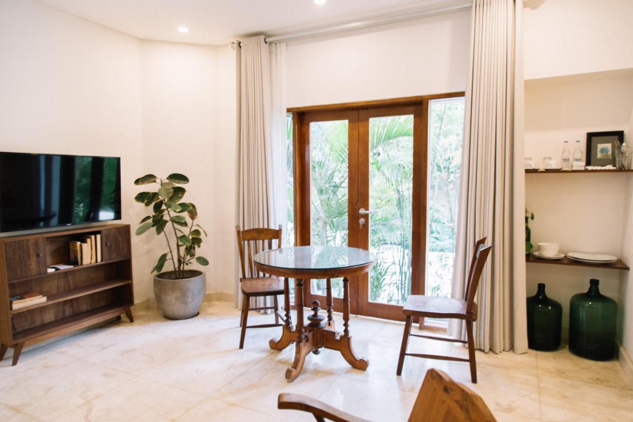 Kresna By The Sea By Kresna Hospitality Hotel เซมินยัค ภายนอก รูปภาพ