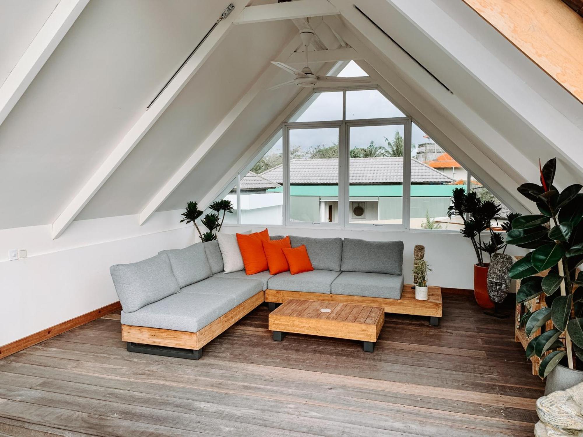 Kresna By The Sea By Kresna Hospitality Hotel เซมินยัค ภายนอก รูปภาพ