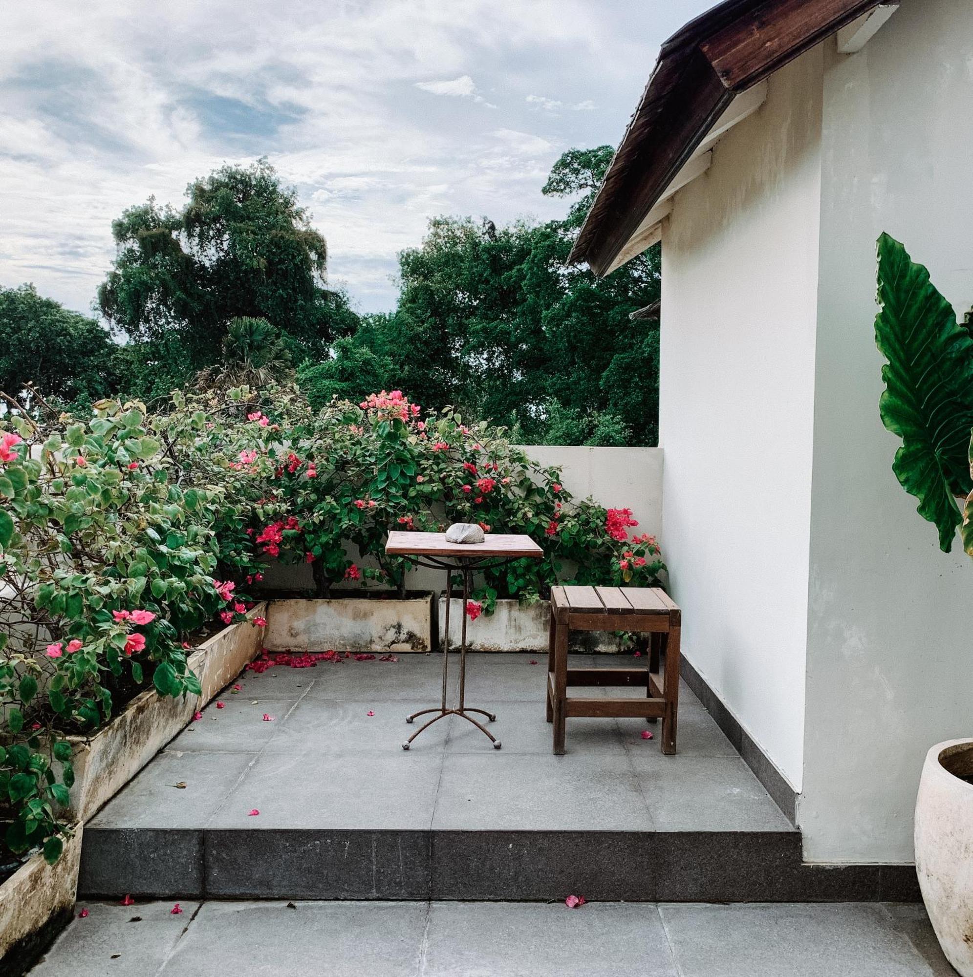 Kresna By The Sea By Kresna Hospitality Hotel เซมินยัค ภายนอก รูปภาพ